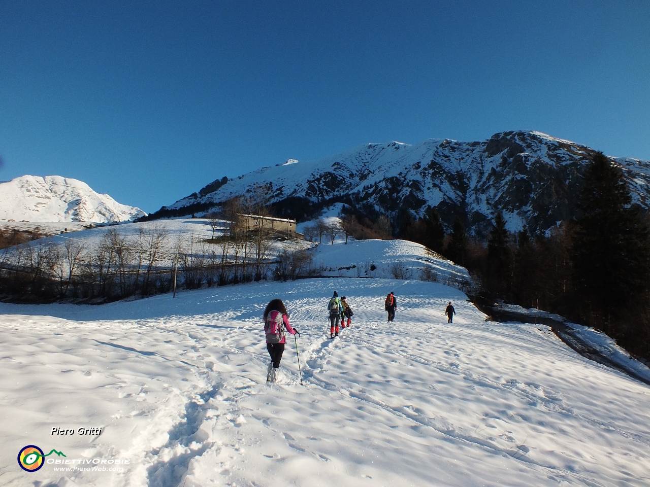 04 Cima Grem alla partenza dal Passo di Zambla.JPG